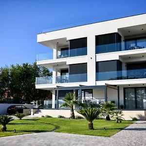 Aparthotel Crowonder & Oaza With Heated Swimming Pool And Sauna