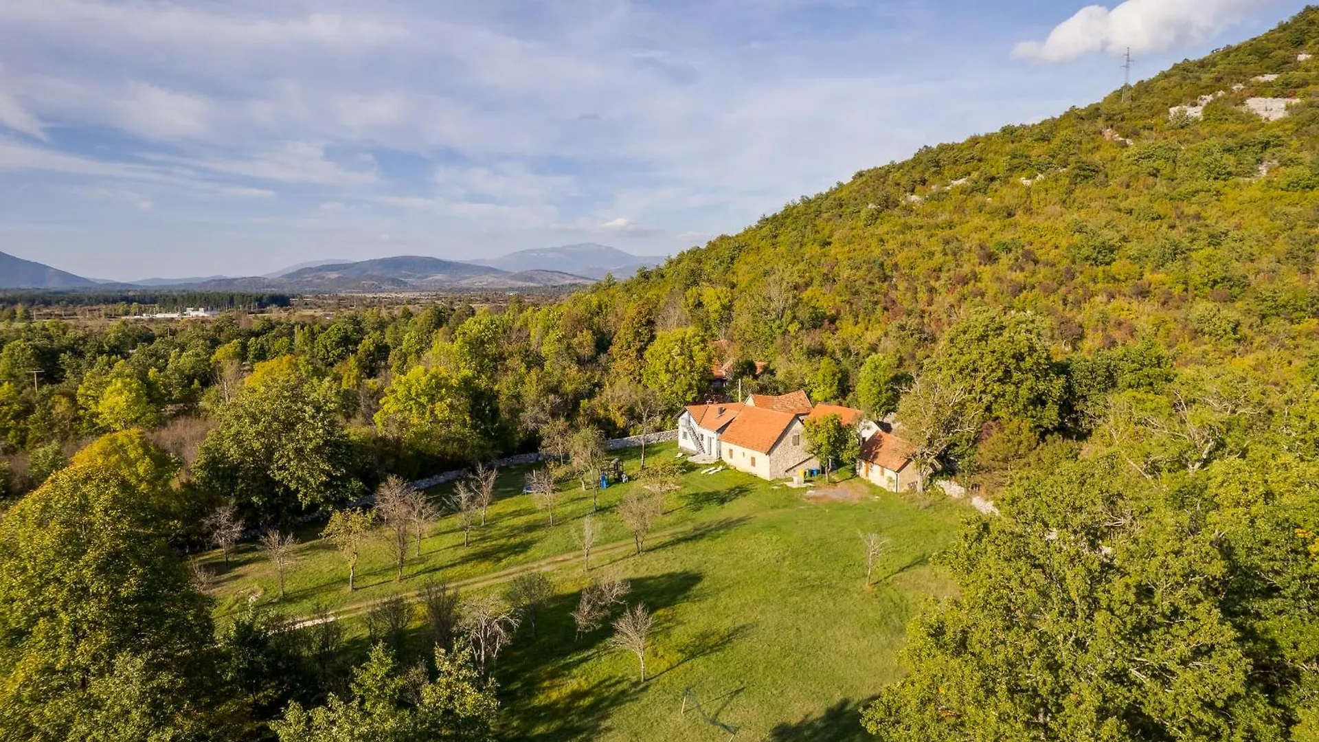 Sokol - Secret Forest House Gračac Resort